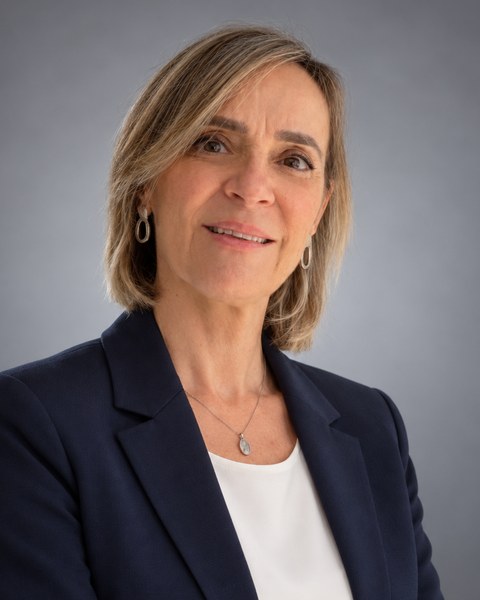 Dra. Cláudia Freire